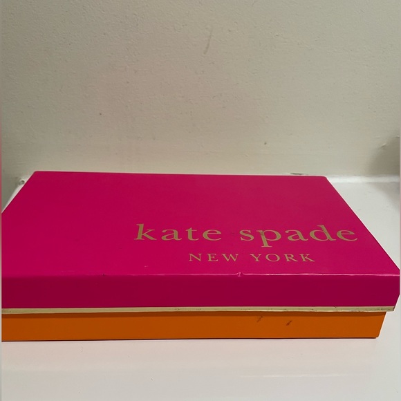 ♠️Kate Spade New York- Navy & White Plaid Hyde Lane Gingham Leila Wristlet, NWT - Picture 5 of 6